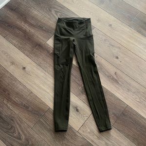 green luluemon leggings w pockets